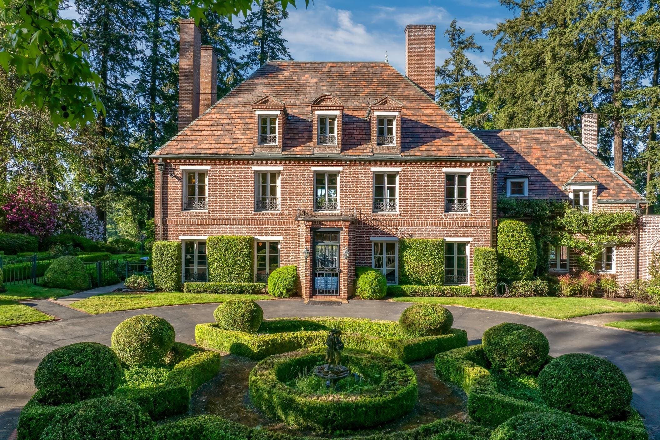 A Portland Newspaper Fortune Headlines This $7 Million Riverfront Estate